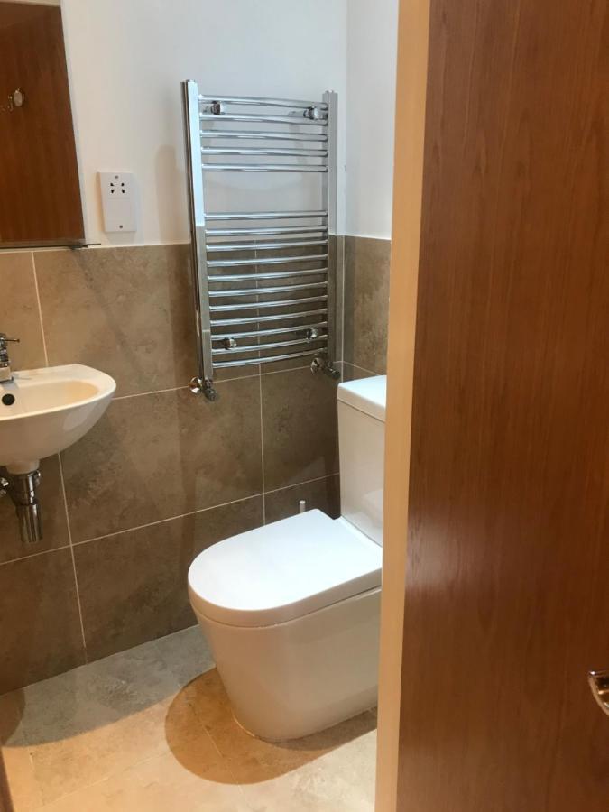 Studio-1-Staines/Heathrow/London-Own Entrance Esterno foto